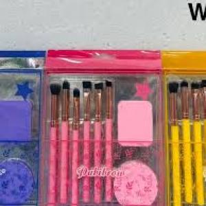 2 pcs puff with brush (6 Brush & 2 Puff)